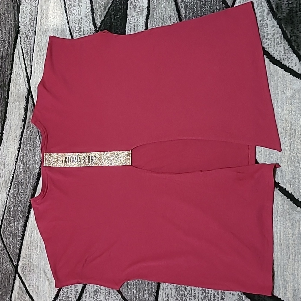 VICTORIA SPORT 2018 GOLD GLITTER SHINE LOGO SPLIT-BACK SLEEVELESS MAROON…
